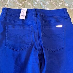 Women’s Blue Jeans - Classic Back-Pocket Detail from black house white market